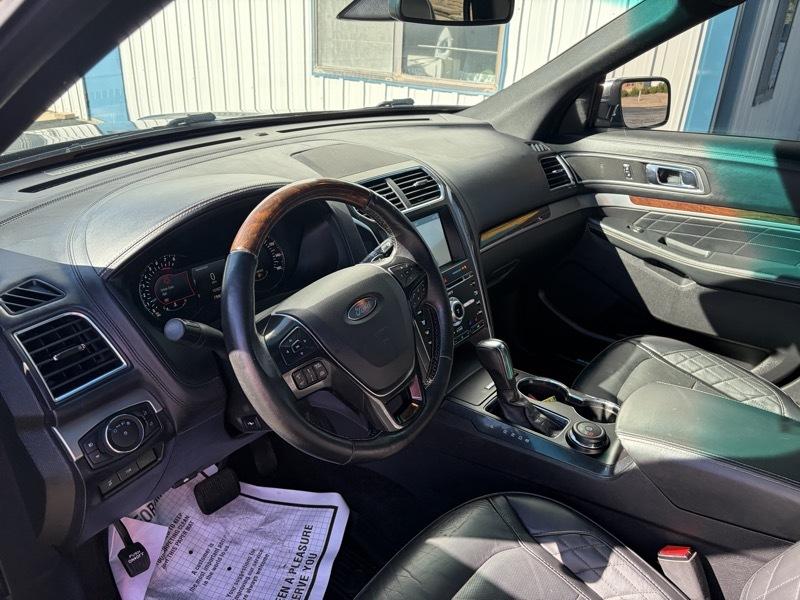 Ford Explorer photo 18