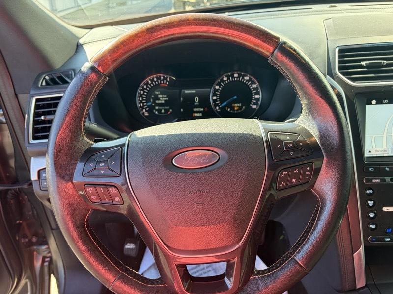 Ford Explorer photo 19