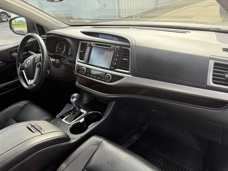 Toyota Highlander XLE AWD V6 2019