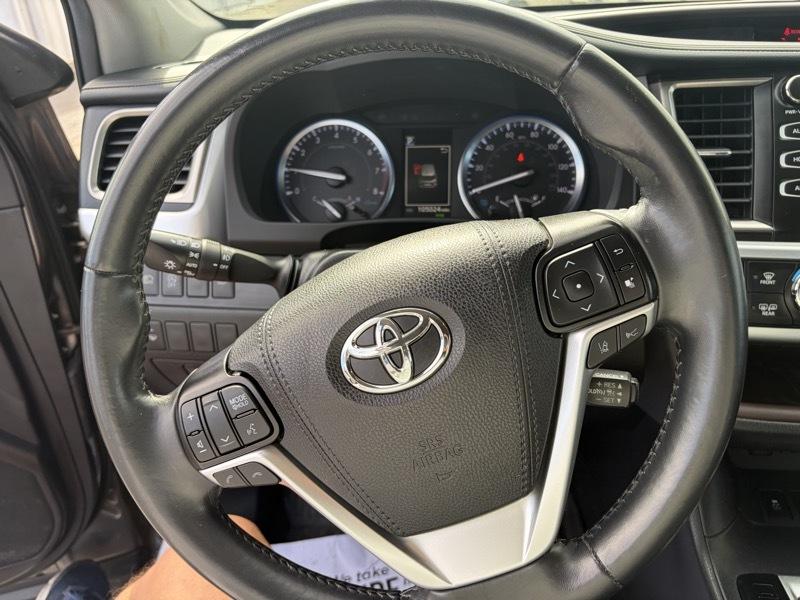 Toyota Highlander XLE AWD V6 2019
