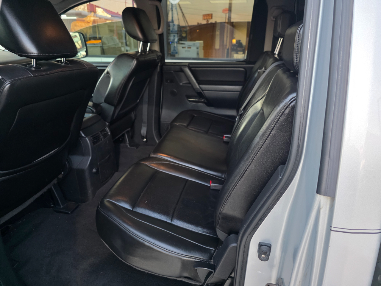 Nissan Titan LE Crew Cab 2WD SWB 2010