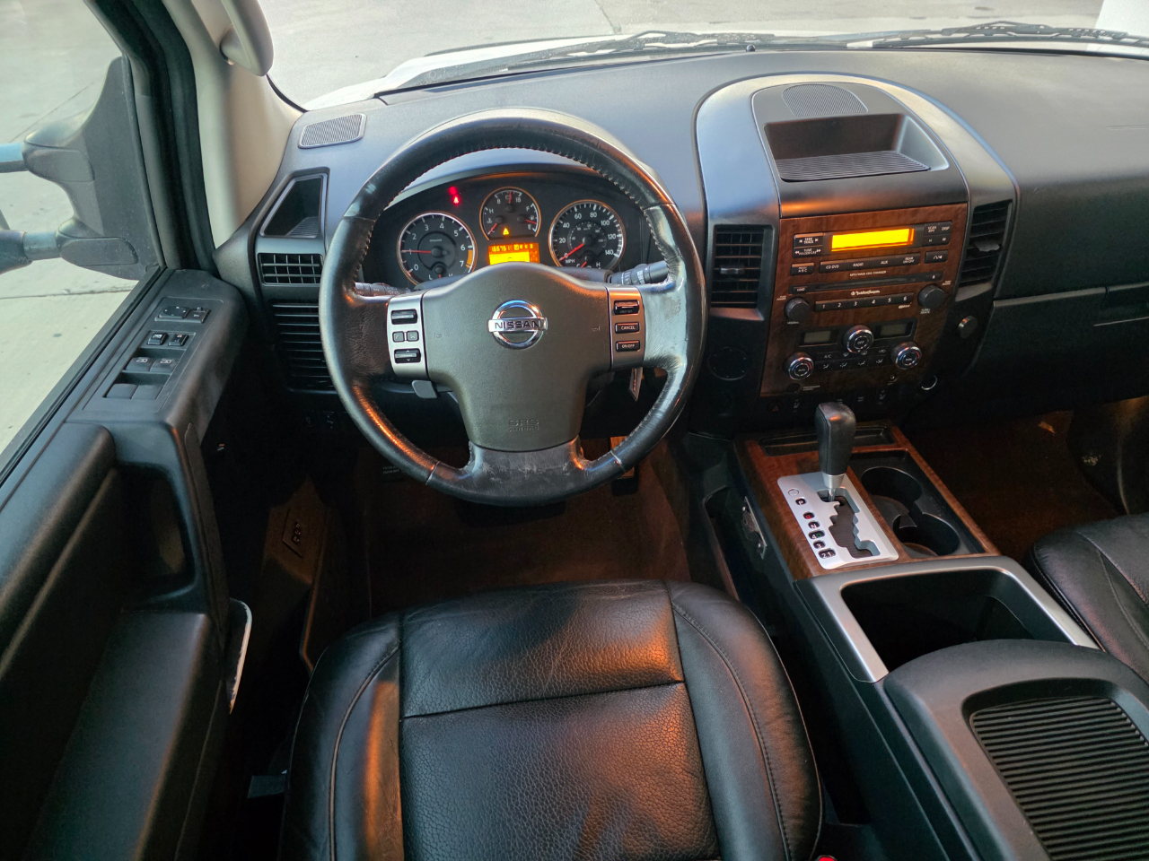 Nissan Titan LE Crew Cab 2WD SWB 2010