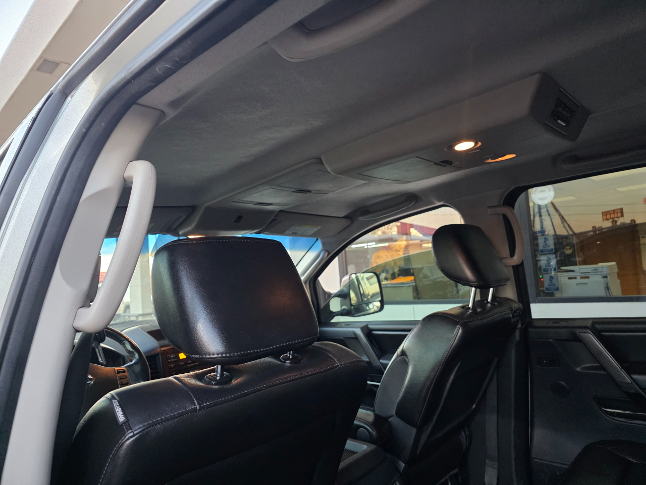 Nissan Titan LE Crew Cab 2WD SWB 2010