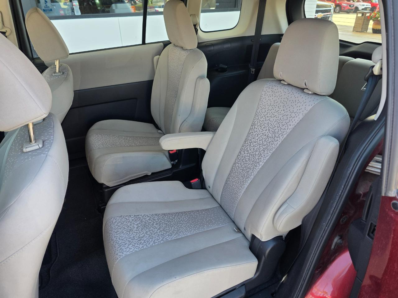Mazda MAZDA5 Sport 2012