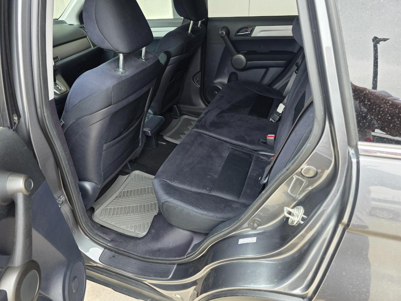 Honda CR-V SE 2WD 5-Speed AT 2011