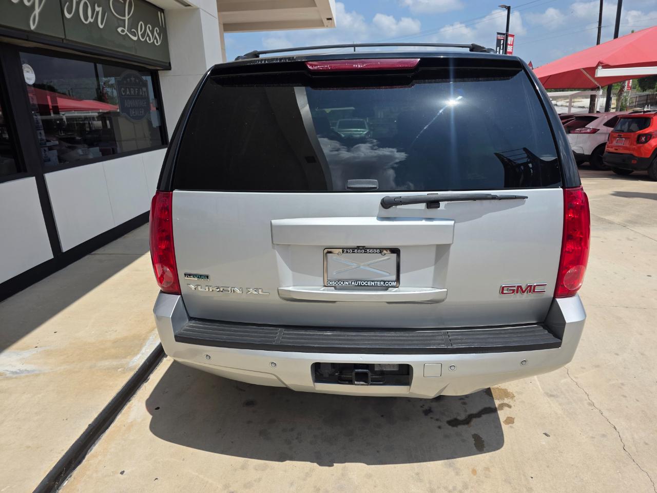 GMC Yukon Denali XL 4WD 2011