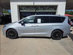 2023 Chrysler Voyager 