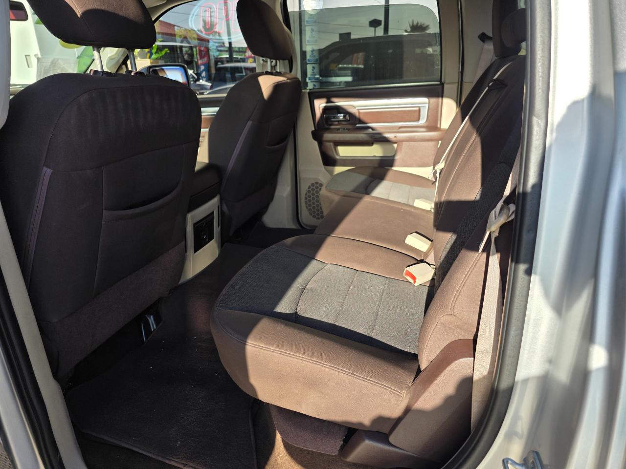 RAM 1500 SLT Crew Cab SWB 2WD 2016