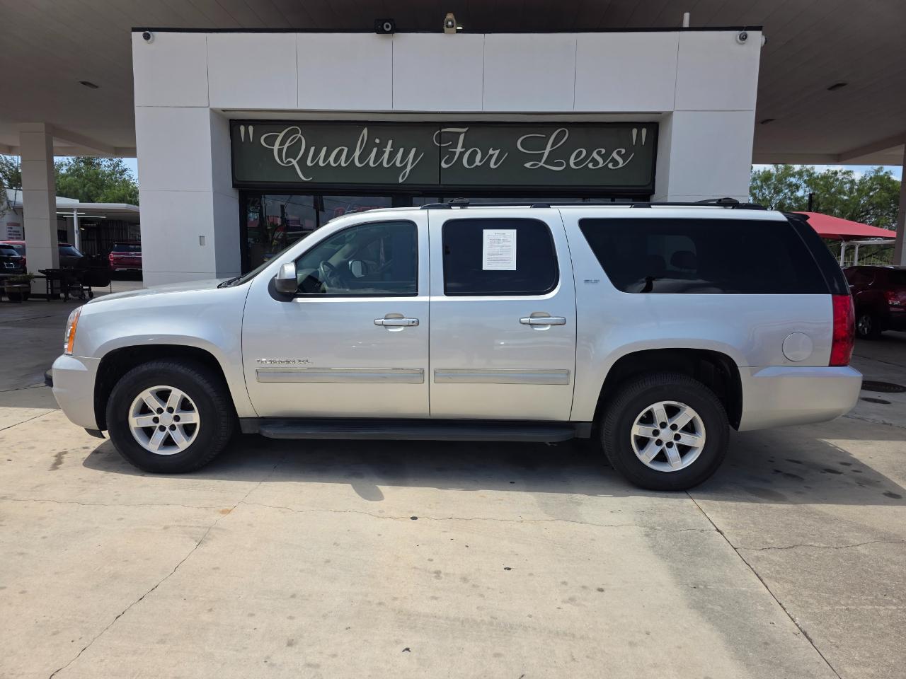 GMC Yukon XL SLT-1 1/2 Ton 4WD 2010