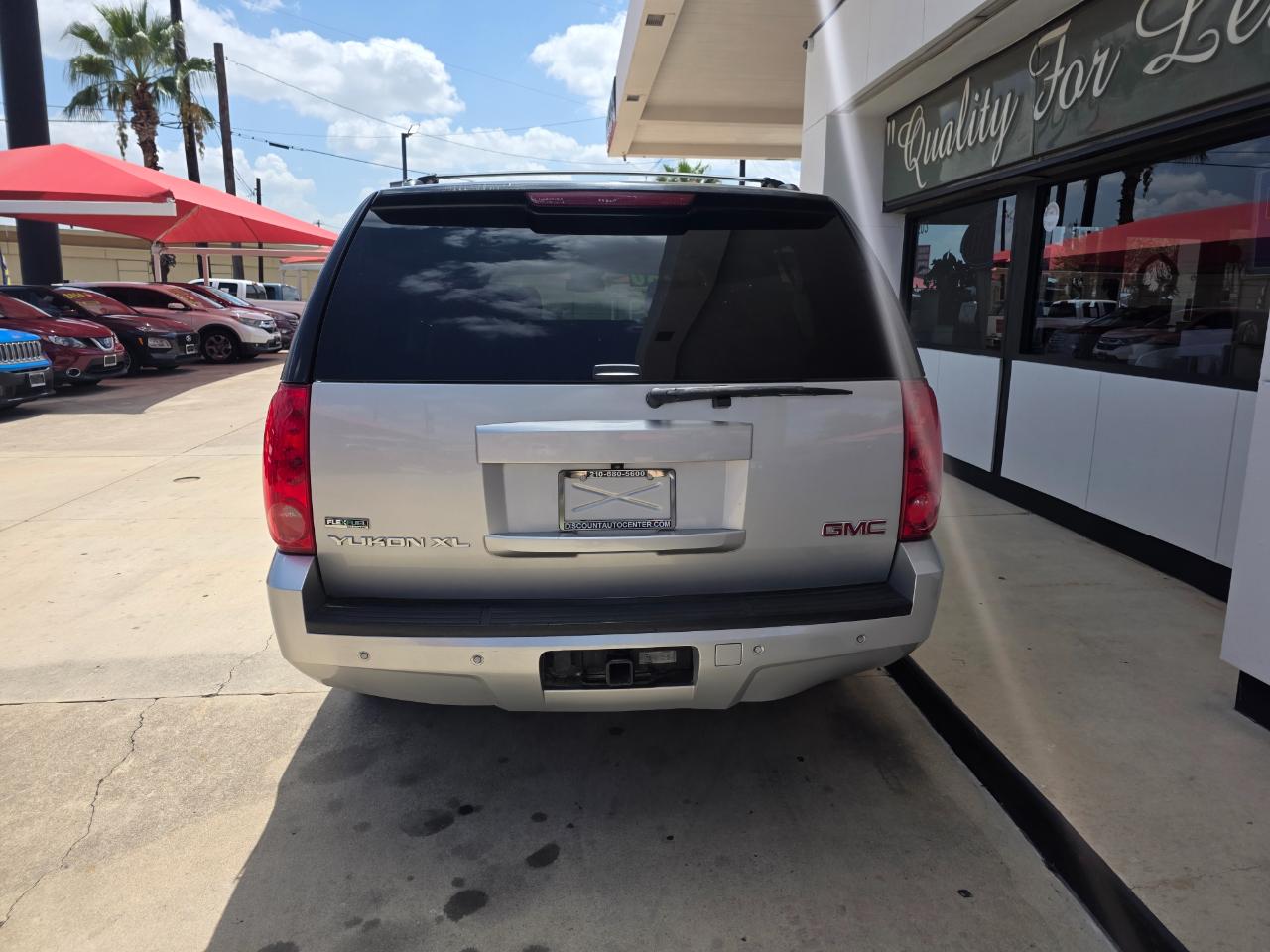 GMC Yukon XL SLT-1 1/2 Ton 4WD 2010