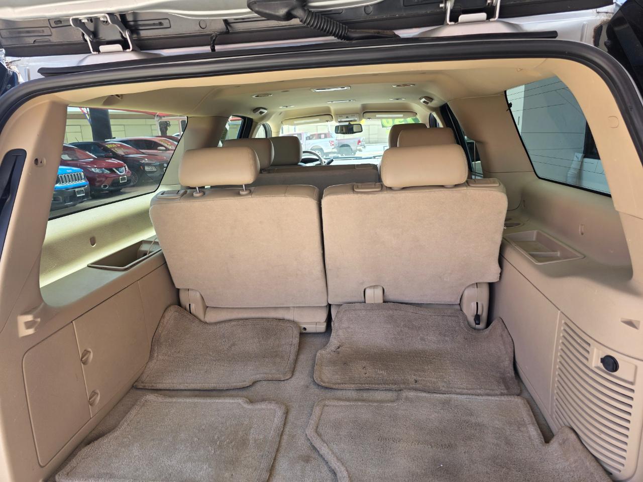 GMC Yukon XL SLT-1 1/2 Ton 4WD 2010