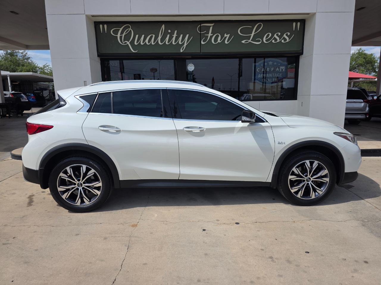 2017 Infiniti QX30 Premium AWD