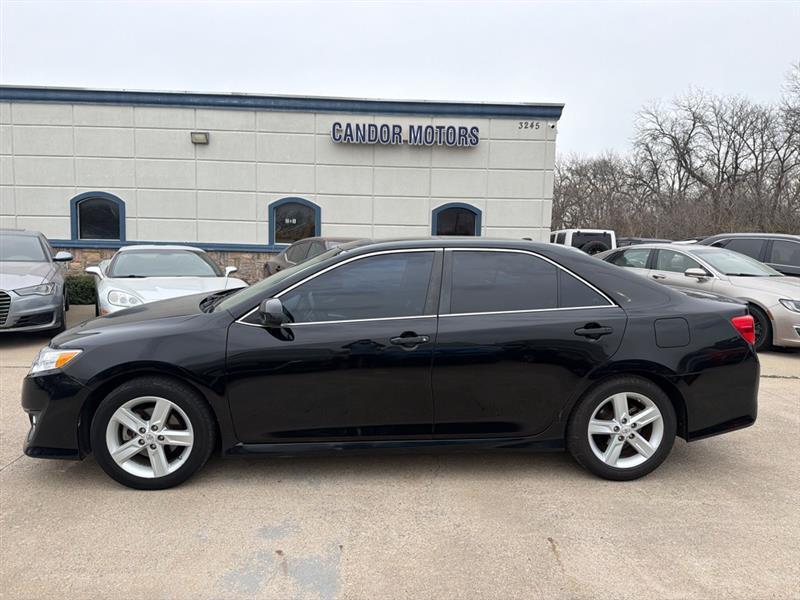 Toyota Camry SE 2012