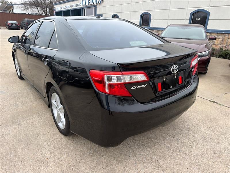 Toyota Camry SE 2012