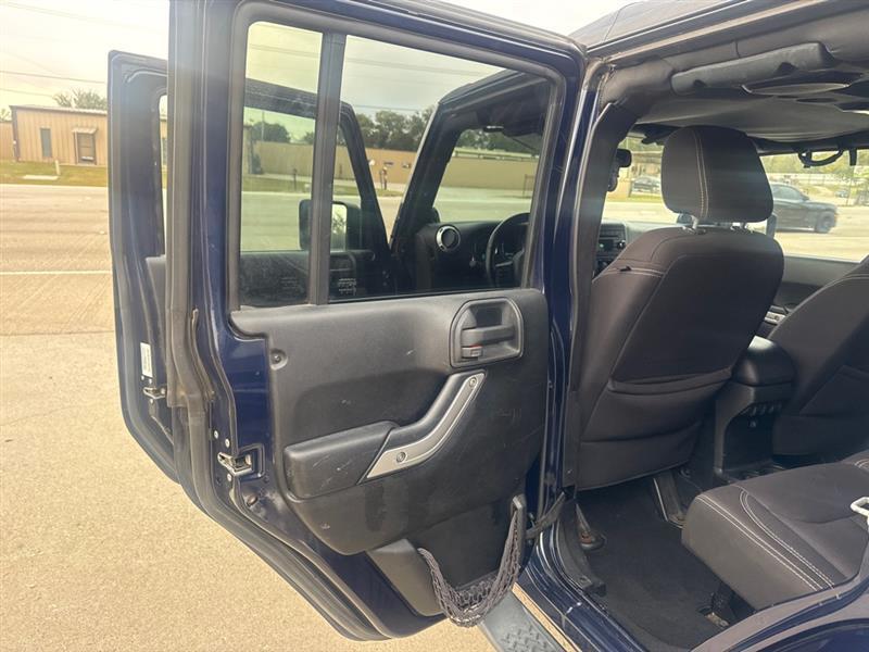 Jeep Wrangler Unlimited Sahara 4WD 2013