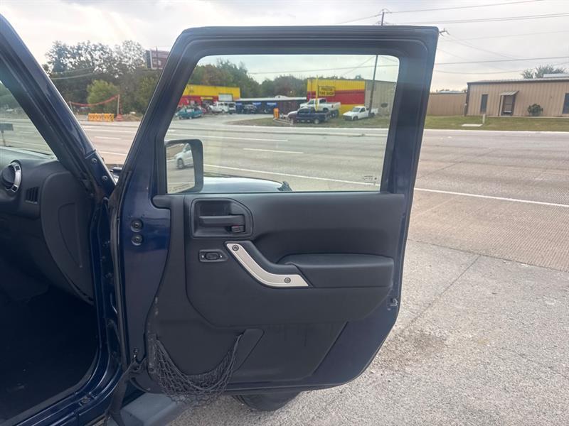 Jeep Wrangler Unlimited Sahara 4WD 2013