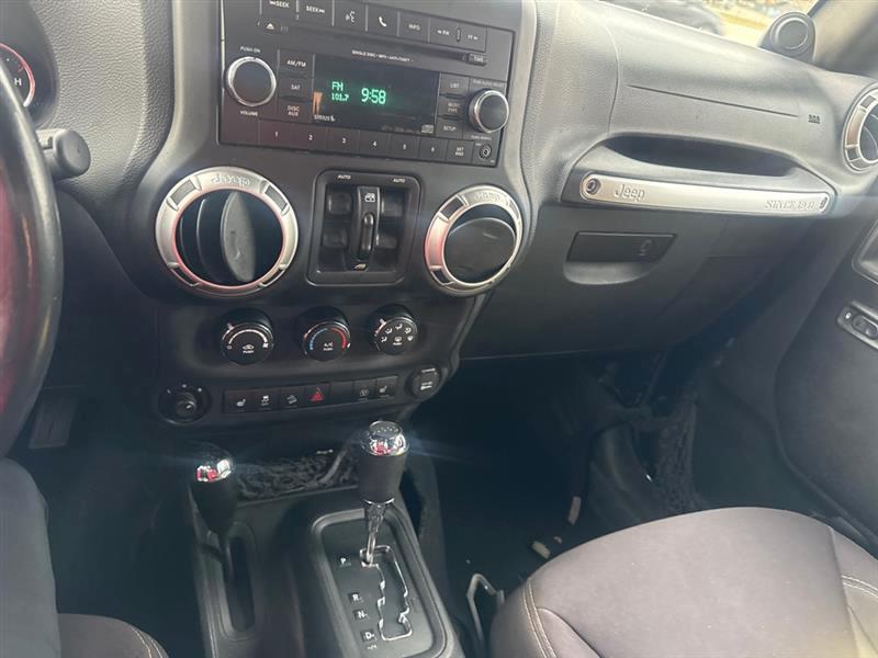 Jeep Wrangler Unlimited Sahara 4WD 2013