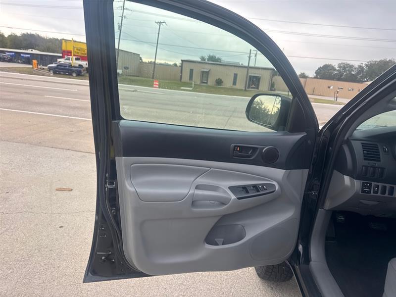 Toyota Tacoma PreRunner Double Cab Auto 2WD 2012