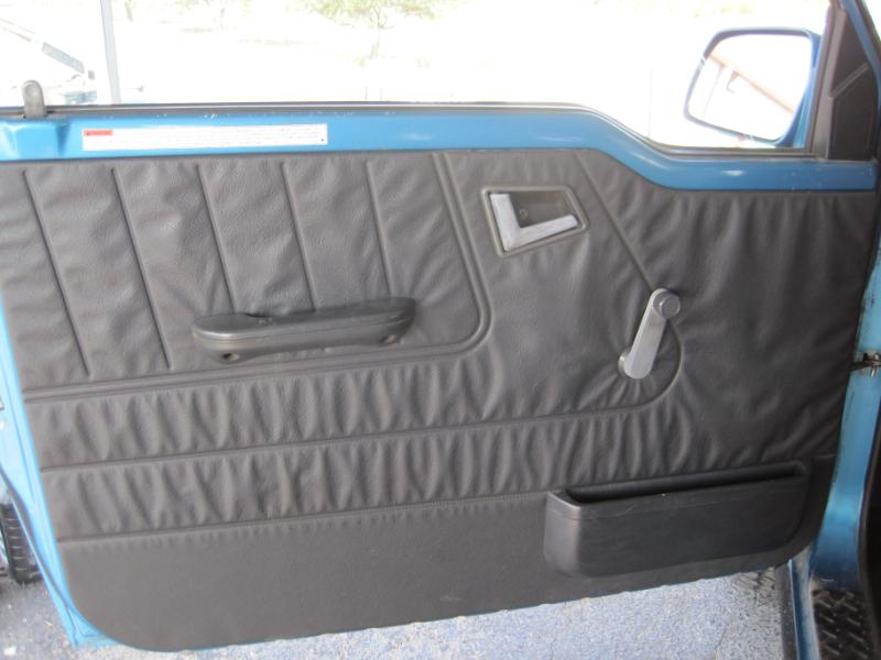 Suzuki Sidekick JX 2-Door 4WD 1992 Suzuki Sidekick JX 2-Door 4WD 1992