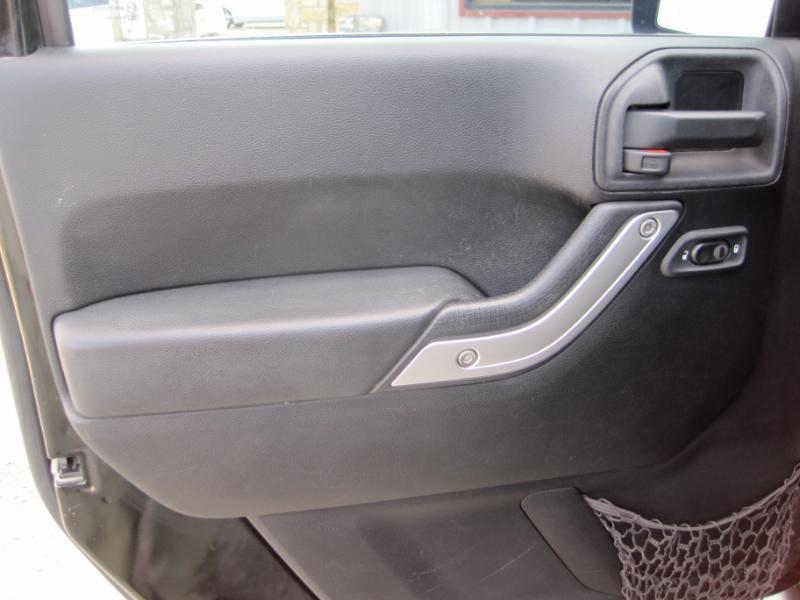 Jeep Wrangler Unlimited Sahara 4WD 2013