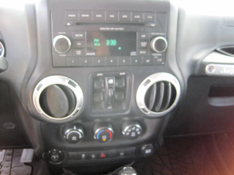 Jeep Wrangler Unlimited Sahara 4WD 2013