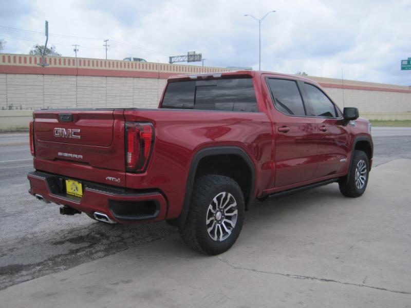GMC Sierra 1500 AT4 Crew Cab 4WD 2023