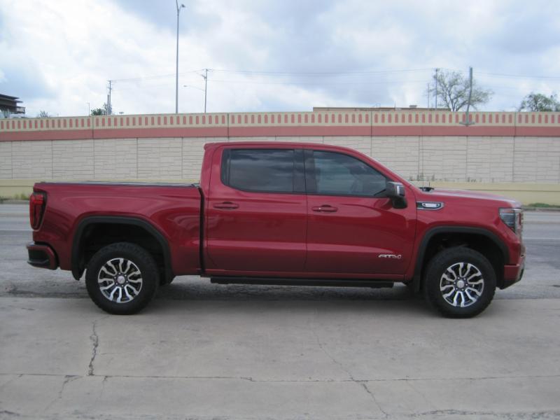 GMC Sierra 1500 AT4 Crew Cab 4WD 2023