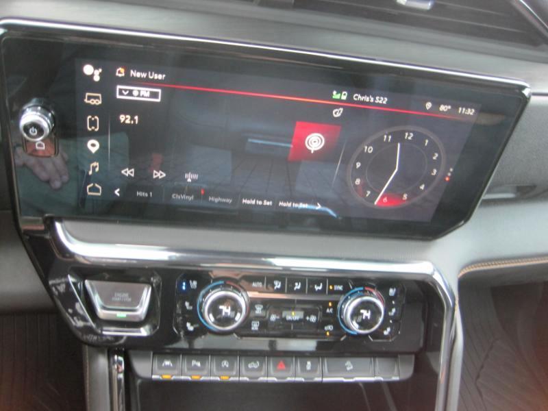 GMC Sierra 1500 AT4 Crew Cab 4WD 2023