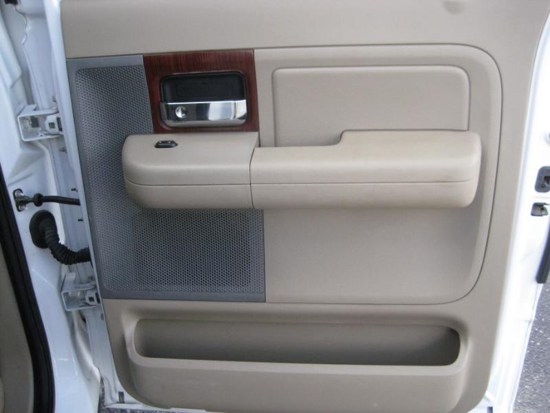 Ford F-150 Lariat SuperCrew 4WD 2005