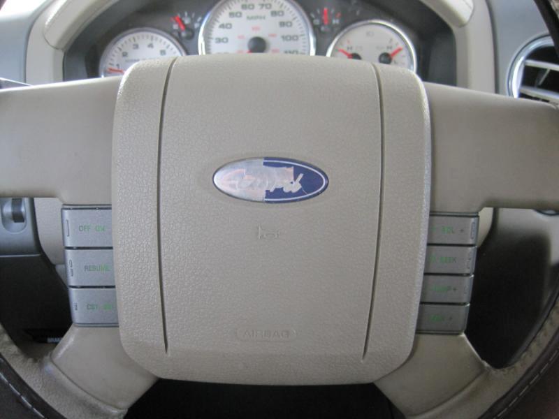 Ford F-150 Lariat SuperCrew 4WD 2005