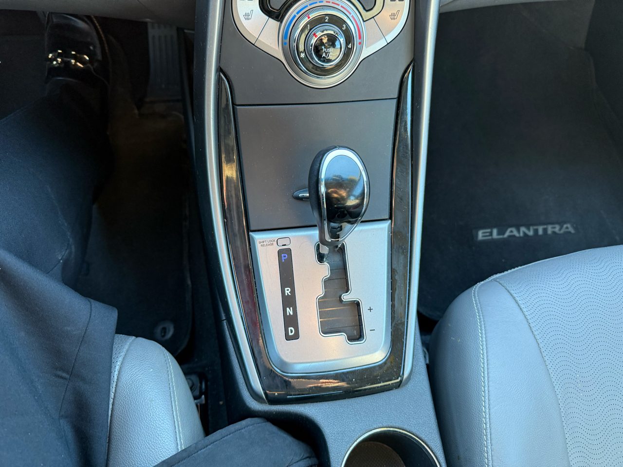 Hyundai Elantra  2013