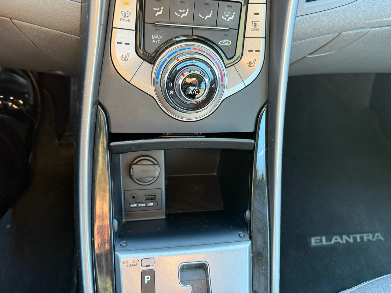 Hyundai Elantra  2013