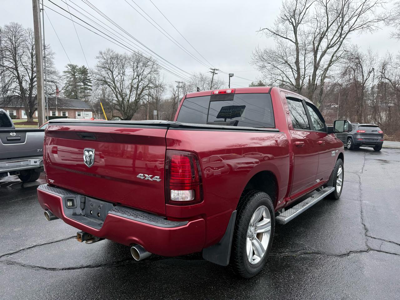 RAM 1500 4WD Crew Cab 140.5" Sport 2014