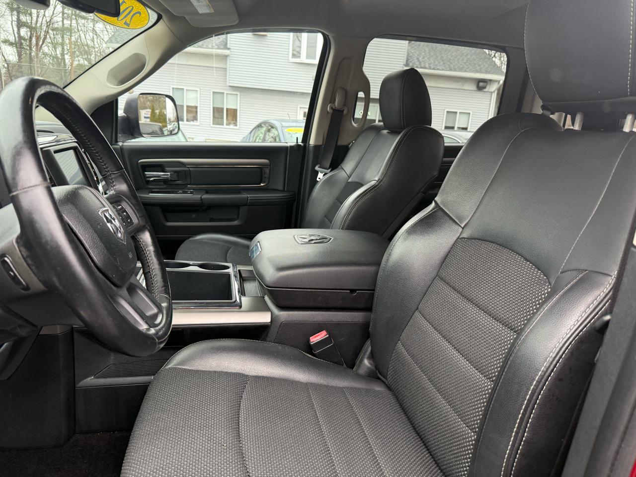 RAM 1500 4WD Crew Cab 140.5" Sport 2014