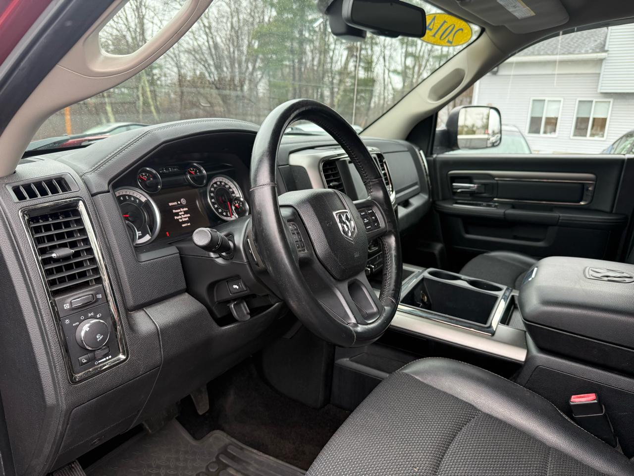 RAM 1500 4WD Crew Cab 140.5" Sport 2014