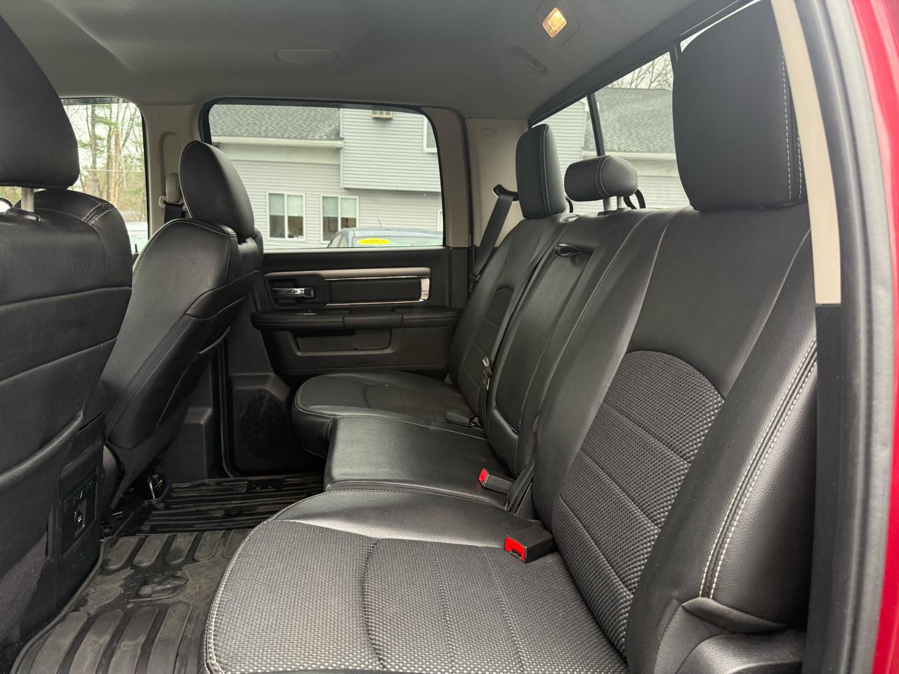 RAM 1500 4WD Crew Cab 140.5" Sport 2014