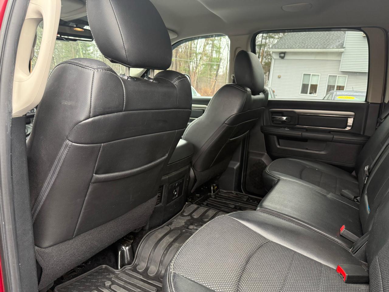 RAM 1500 4WD Crew Cab 140.5" Sport 2014