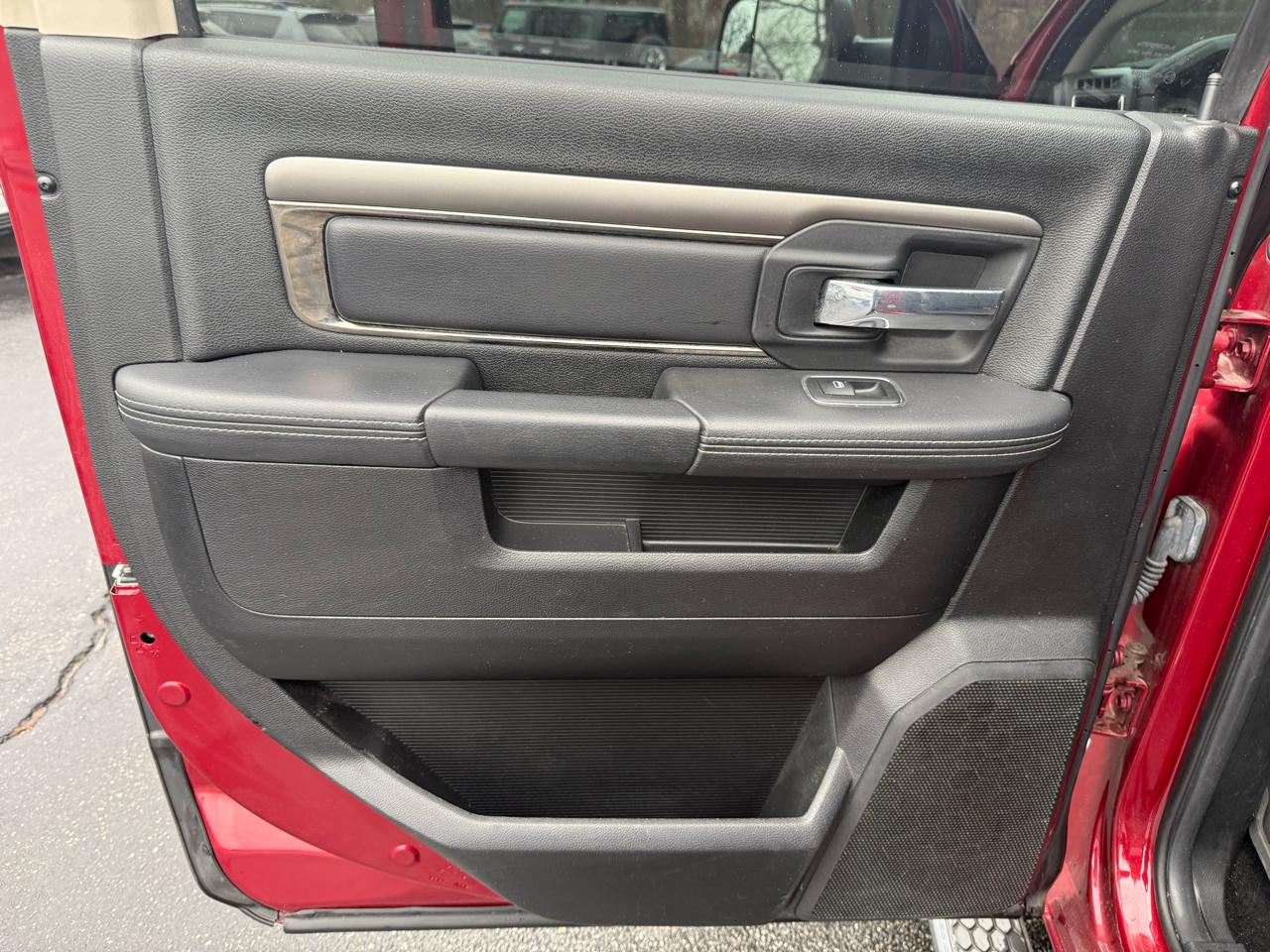 RAM 1500 4WD Crew Cab 140.5" Sport 2014