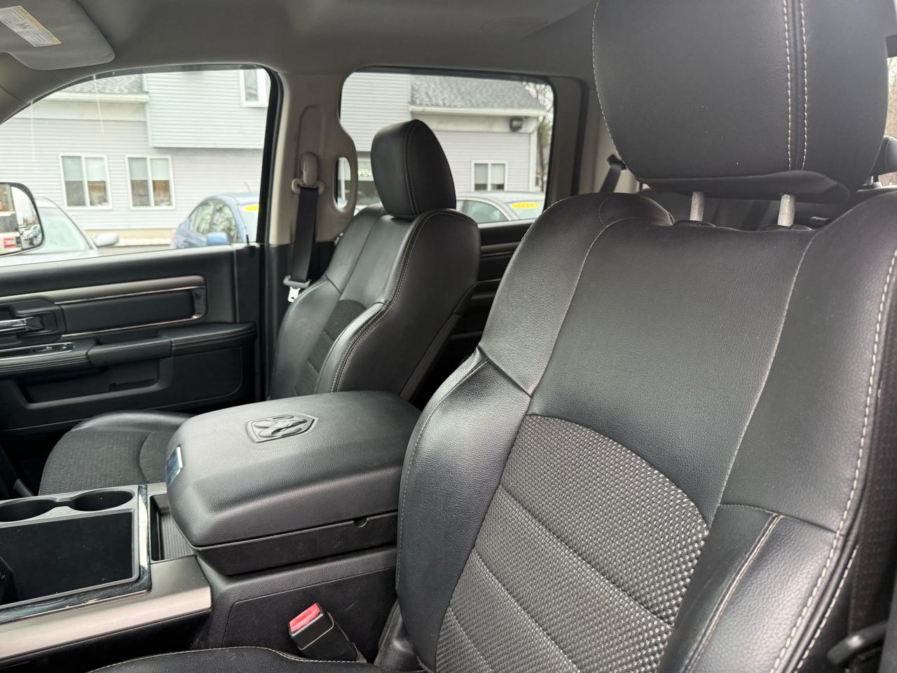 RAM 1500 4WD Crew Cab 140.5" Sport 2014