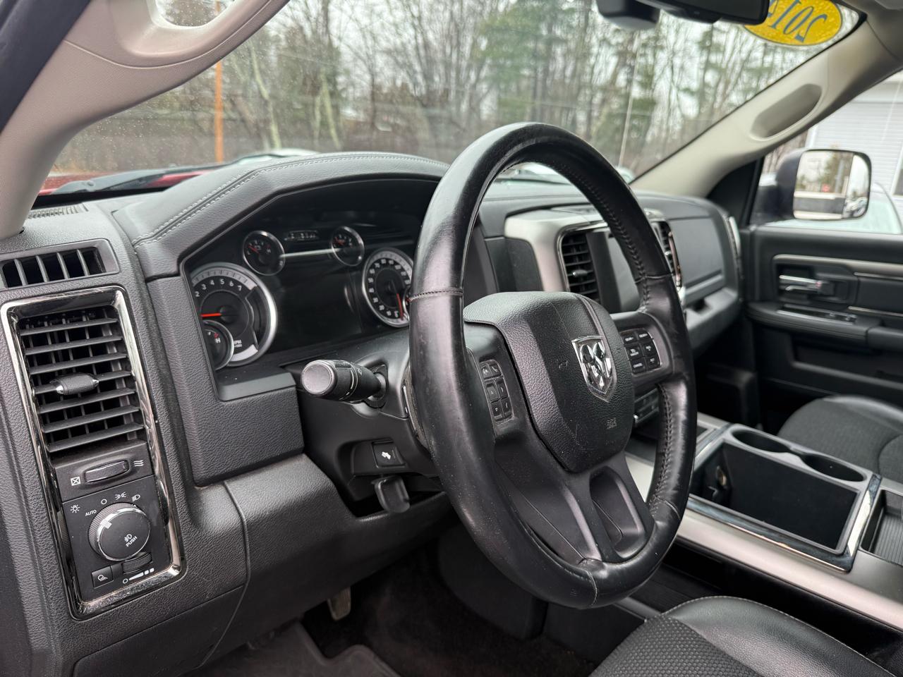 RAM 1500 4WD Crew Cab 140.5" Sport 2014