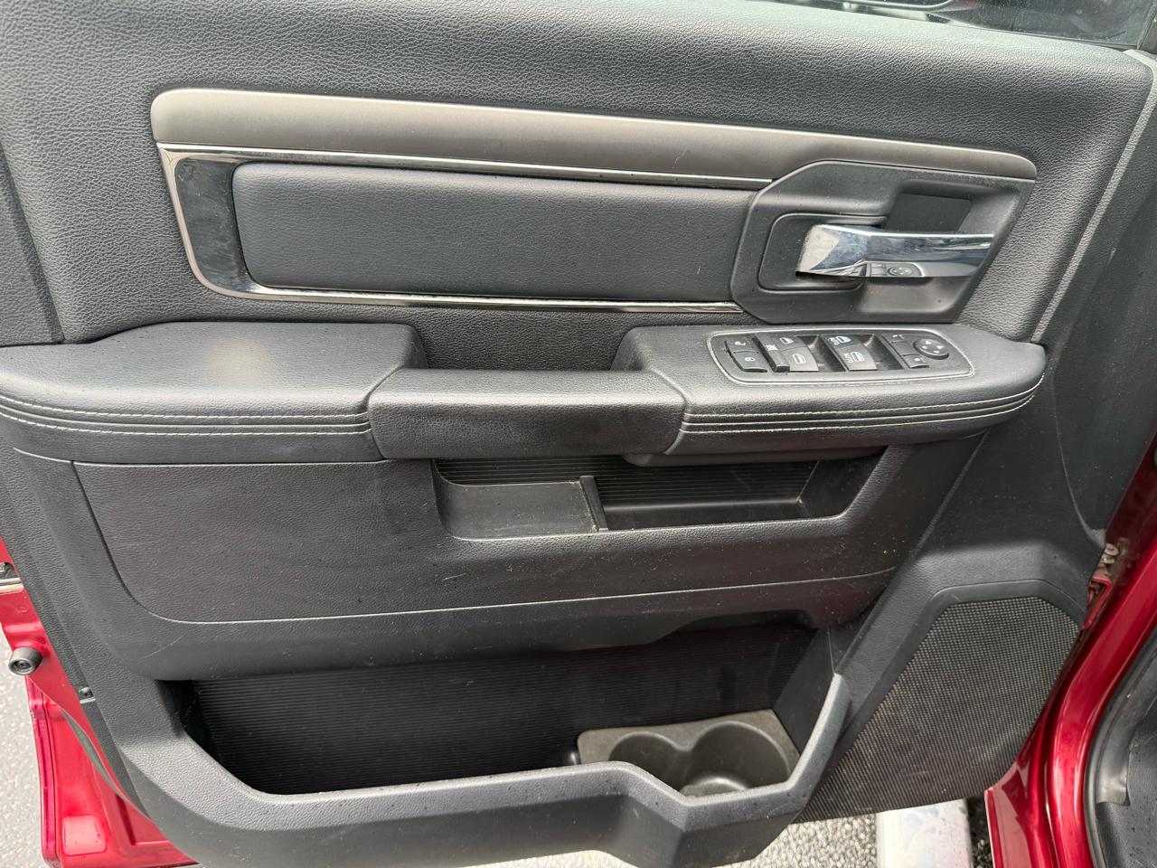 RAM 1500 4WD Crew Cab 140.5" Sport 2014