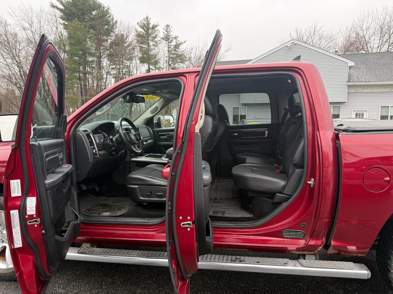 RAM 1500 4WD Crew Cab 140.5" Sport 2014