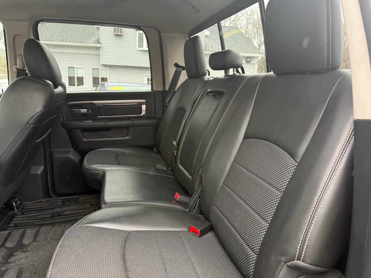 RAM 1500 4WD Crew Cab 140.5" Sport 2014