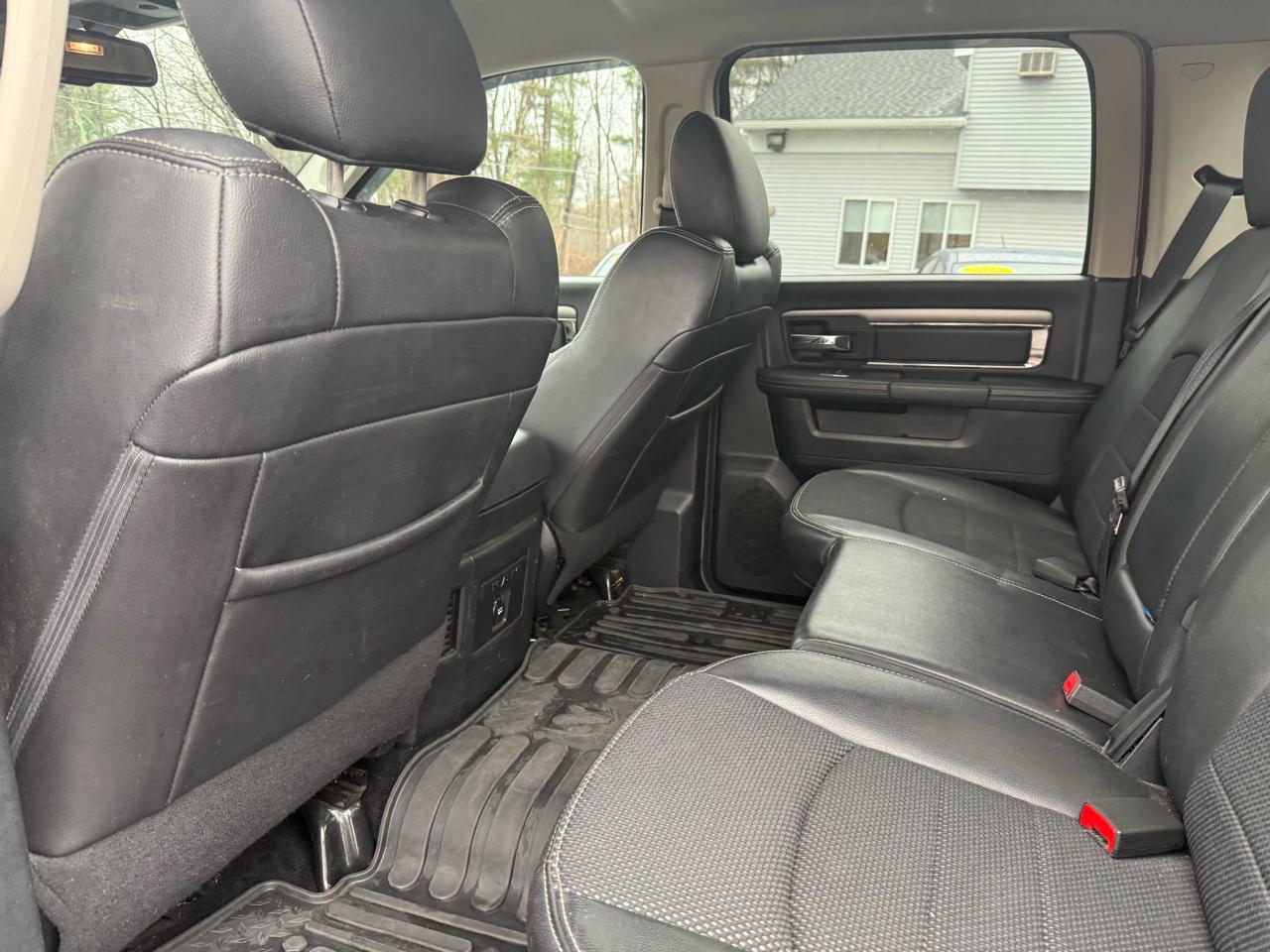 RAM 1500 4WD Crew Cab 140.5" Sport 2014