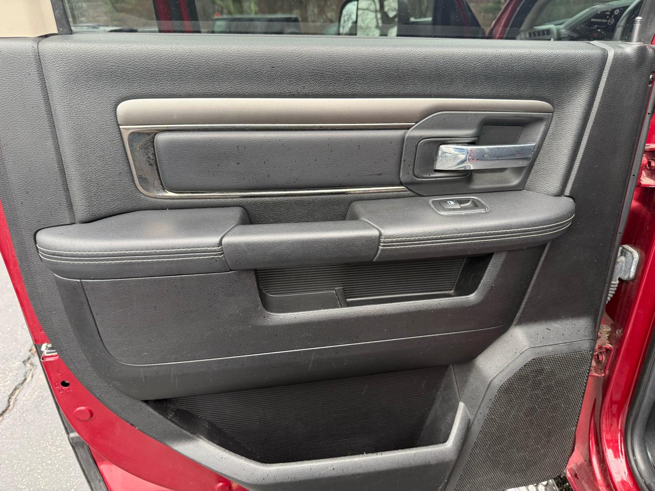 RAM 1500 4WD Crew Cab 140.5" Sport 2014