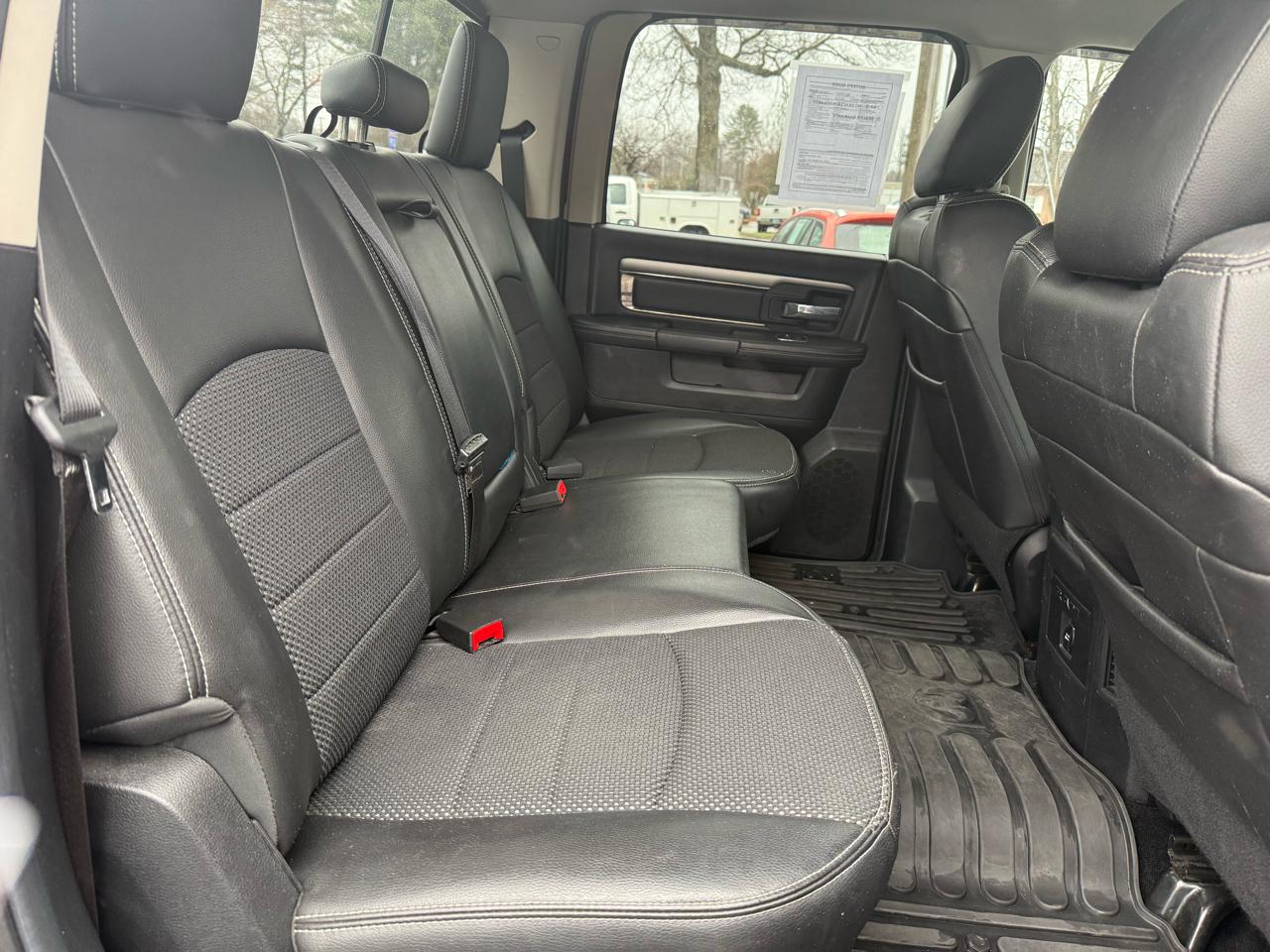 RAM 1500 4WD Crew Cab 140.5" Sport 2014