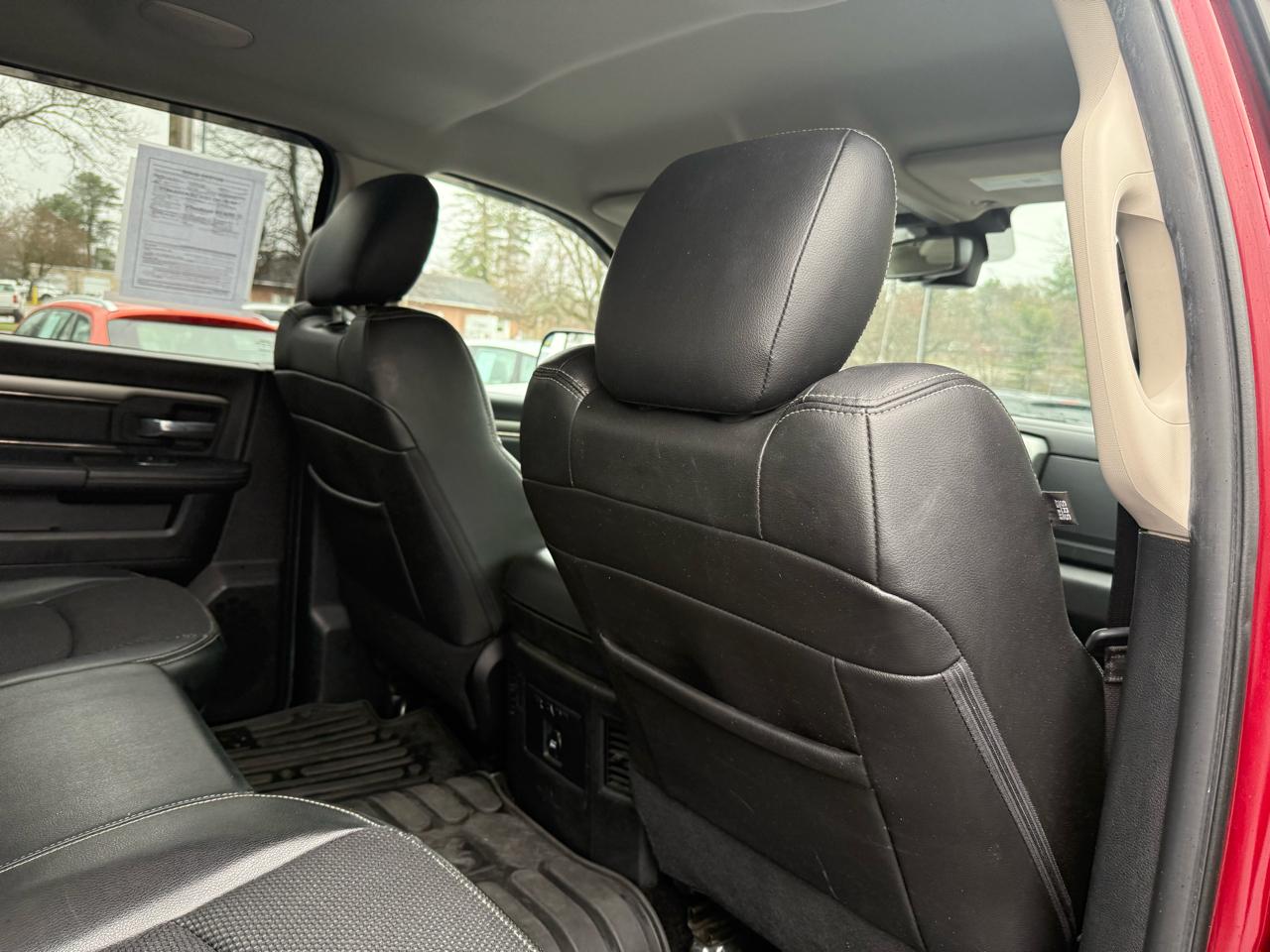 RAM 1500 4WD Crew Cab 140.5" Sport 2014