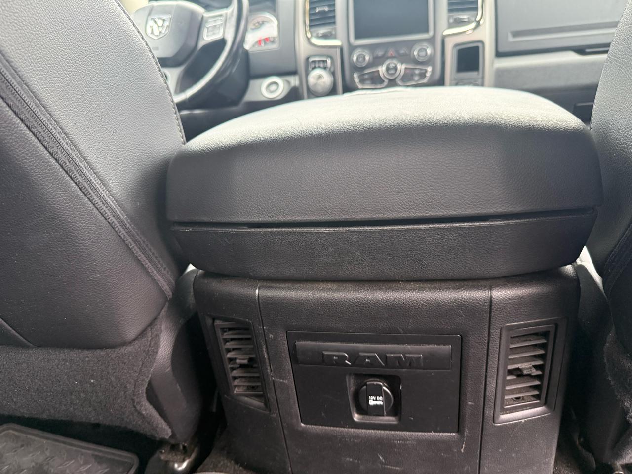 RAM 1500 4WD Crew Cab 140.5" Sport 2014