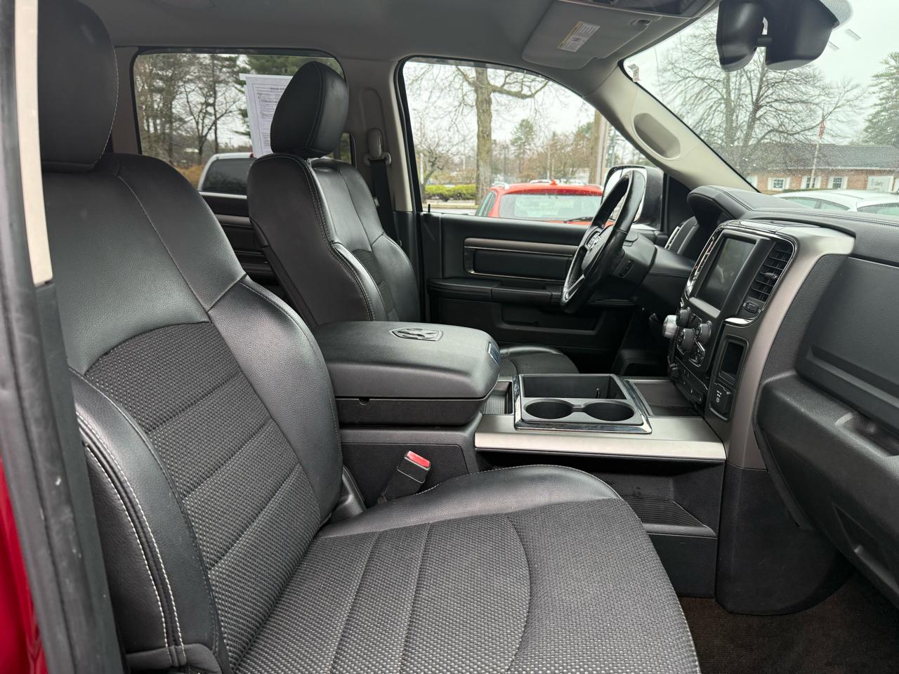 RAM 1500 4WD Crew Cab 140.5" Sport 2014