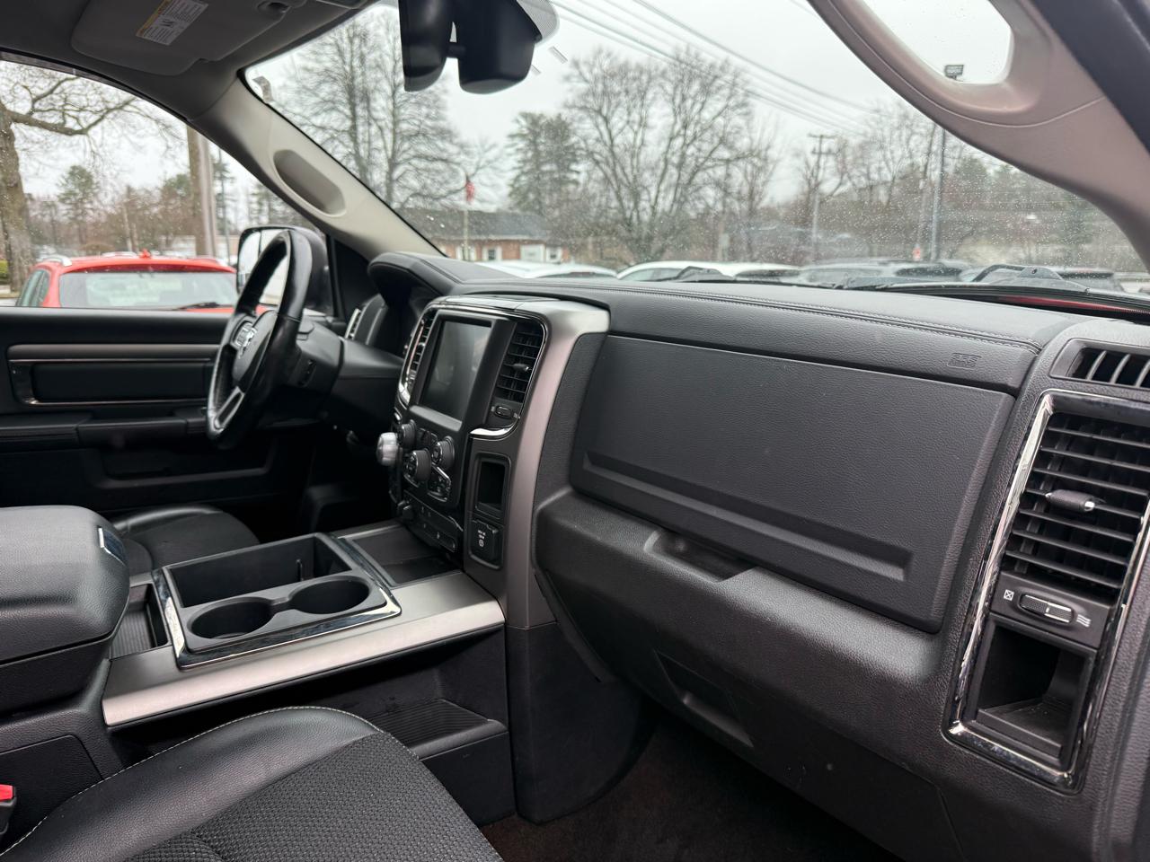 RAM 1500 4WD Crew Cab 140.5" Sport 2014